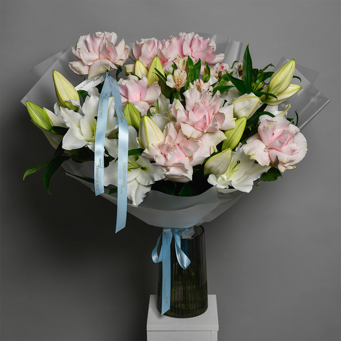 Buchet crin, alstroemeria si trandafiri, 3, Californiaflowers.ro