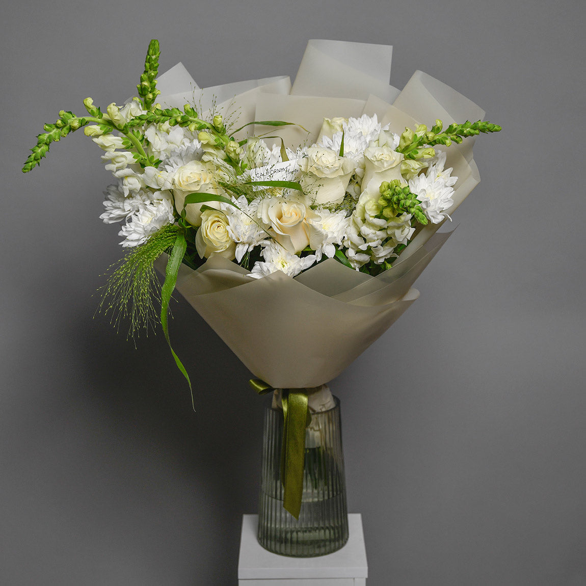 Buchet crizanteme si trandafiri albi, 5, Californiaflowers.ro