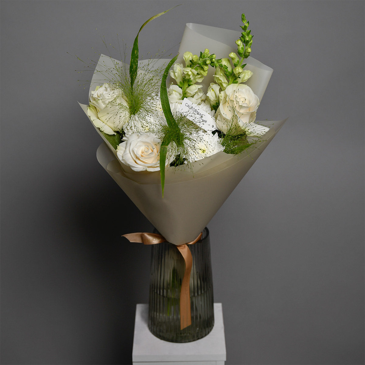 Buchet crizanteme si trandafiri albi, 9, Californiaflowers.ro
