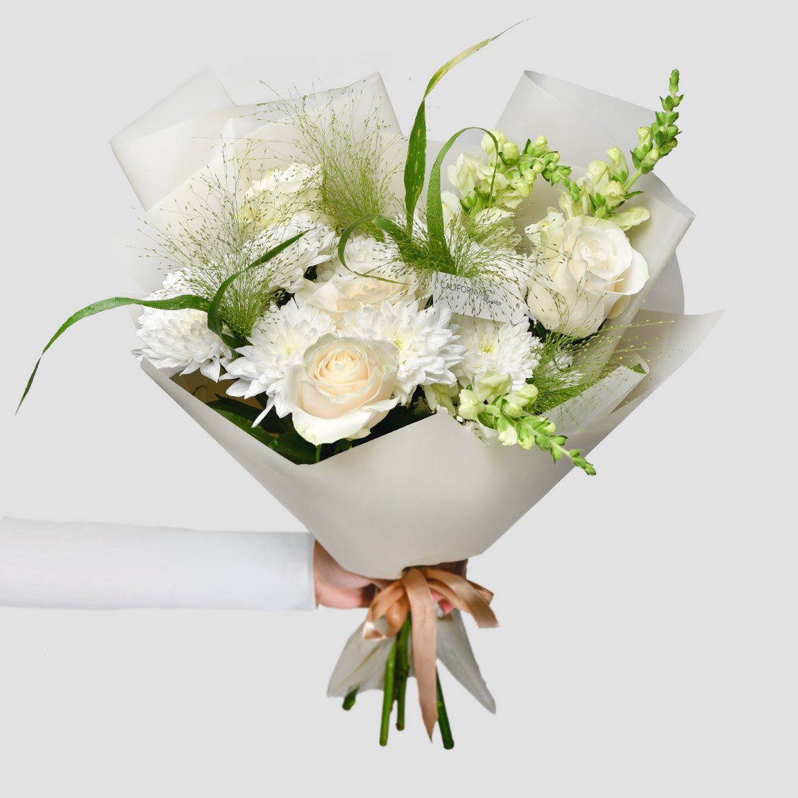 Buchet crizanteme si trandafiri albi, 8, Californiaflowers.ro