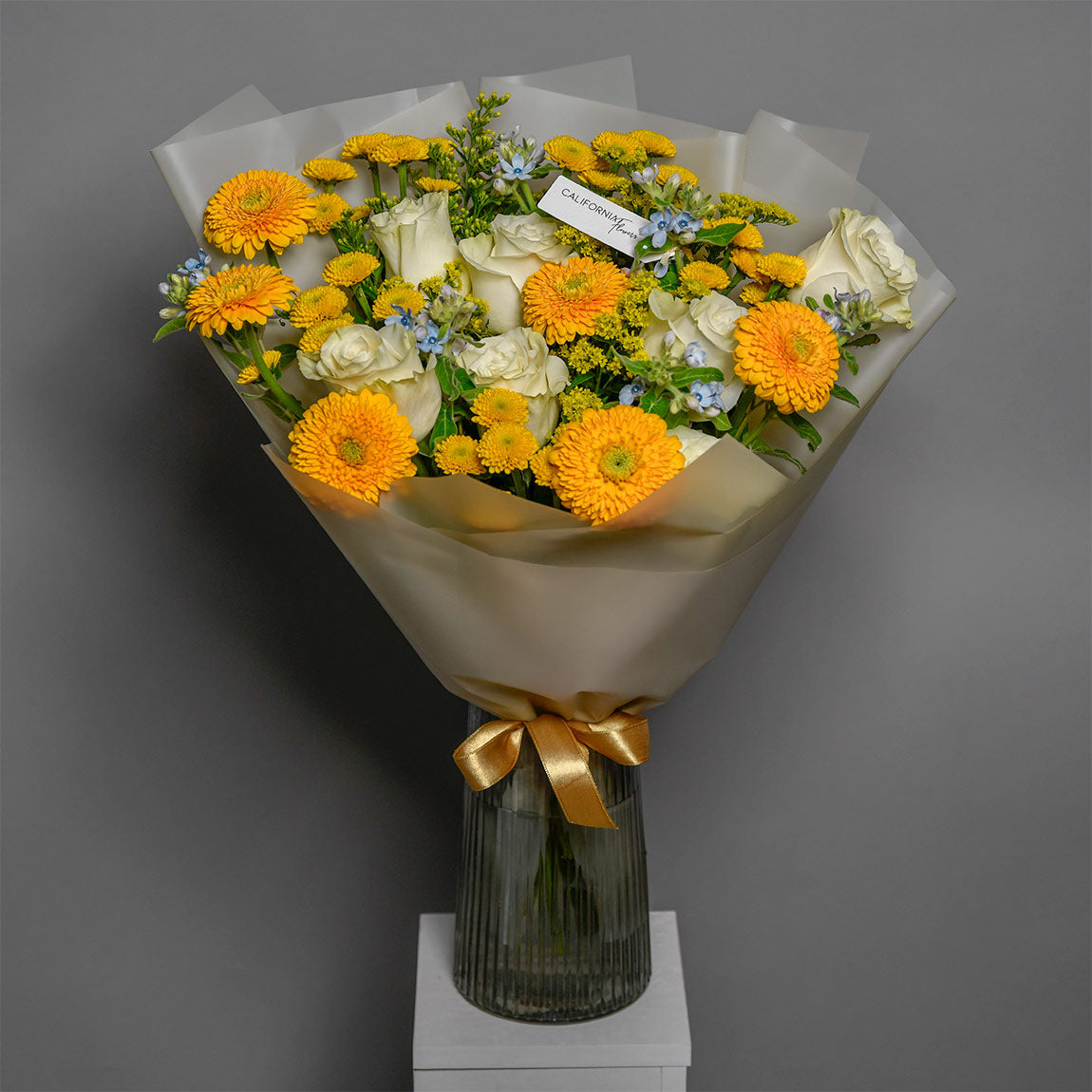 Buchet gerbera galbena si trandafiri, 5, Californiaflowers.ro