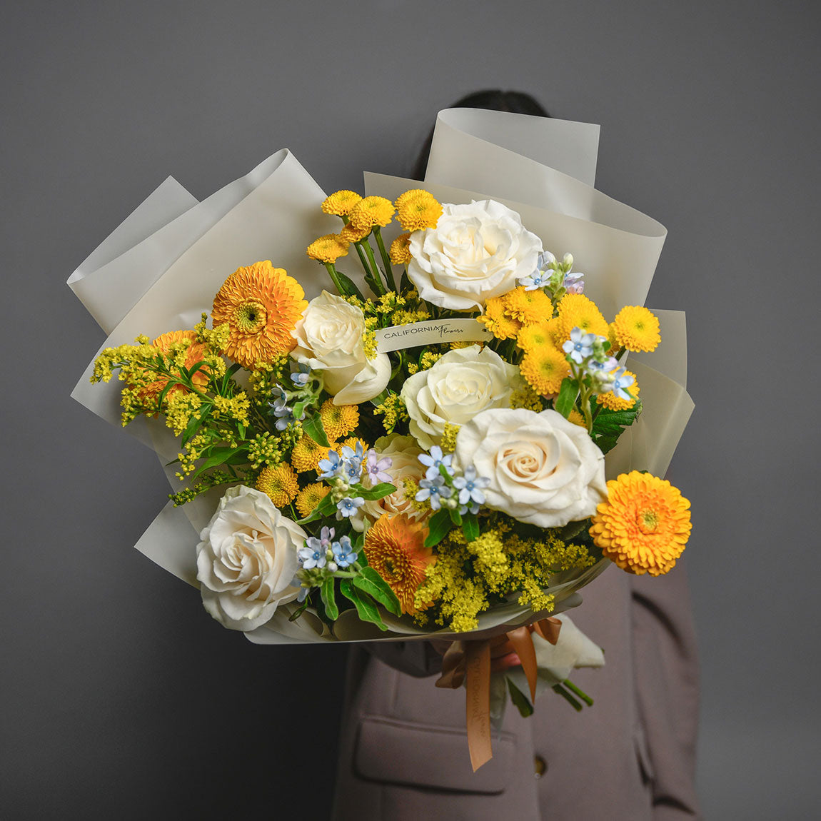 Buchet gerbera galbena si trandafiri, 3, Californiaflowers.ro