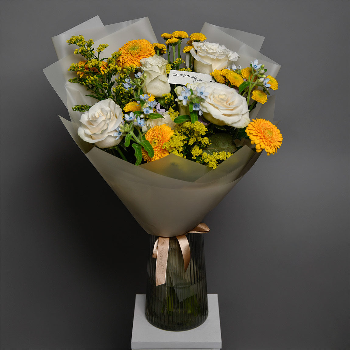 Buchet gerbera galbena si trandafiri, 9, Californiaflowers.ro