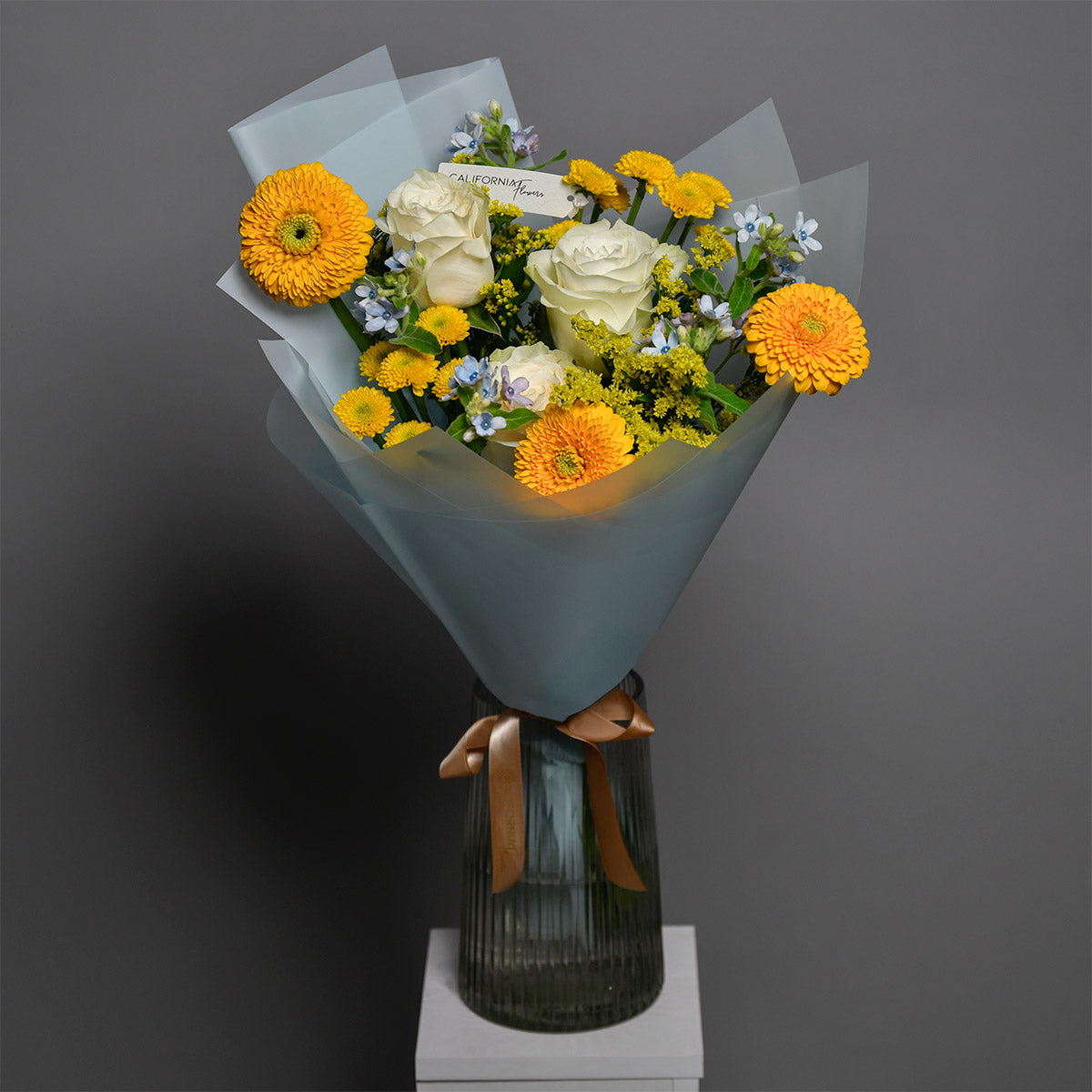 Buchet gerbera galbena si trandafiri, 7, Californiaflowers.ro