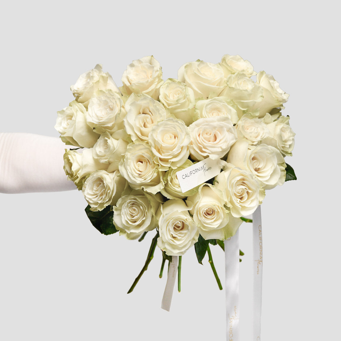 Flori de Valentine's Day - California Flowers, Buchet inima trandafiri albi, Californiaflowers.ro