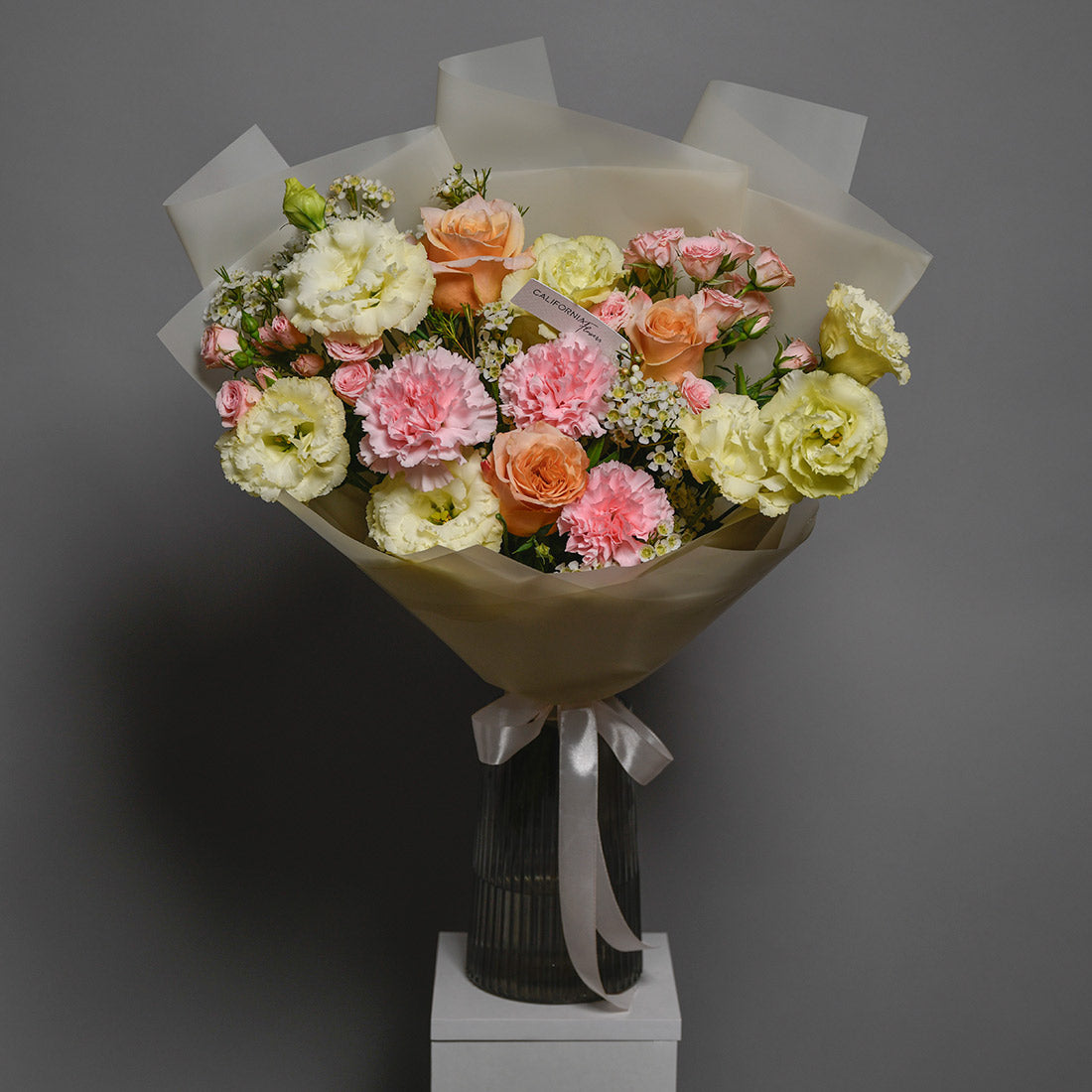 Buchet miniroze, trandafiri si dianthus, 3, Californiaflowers.ro