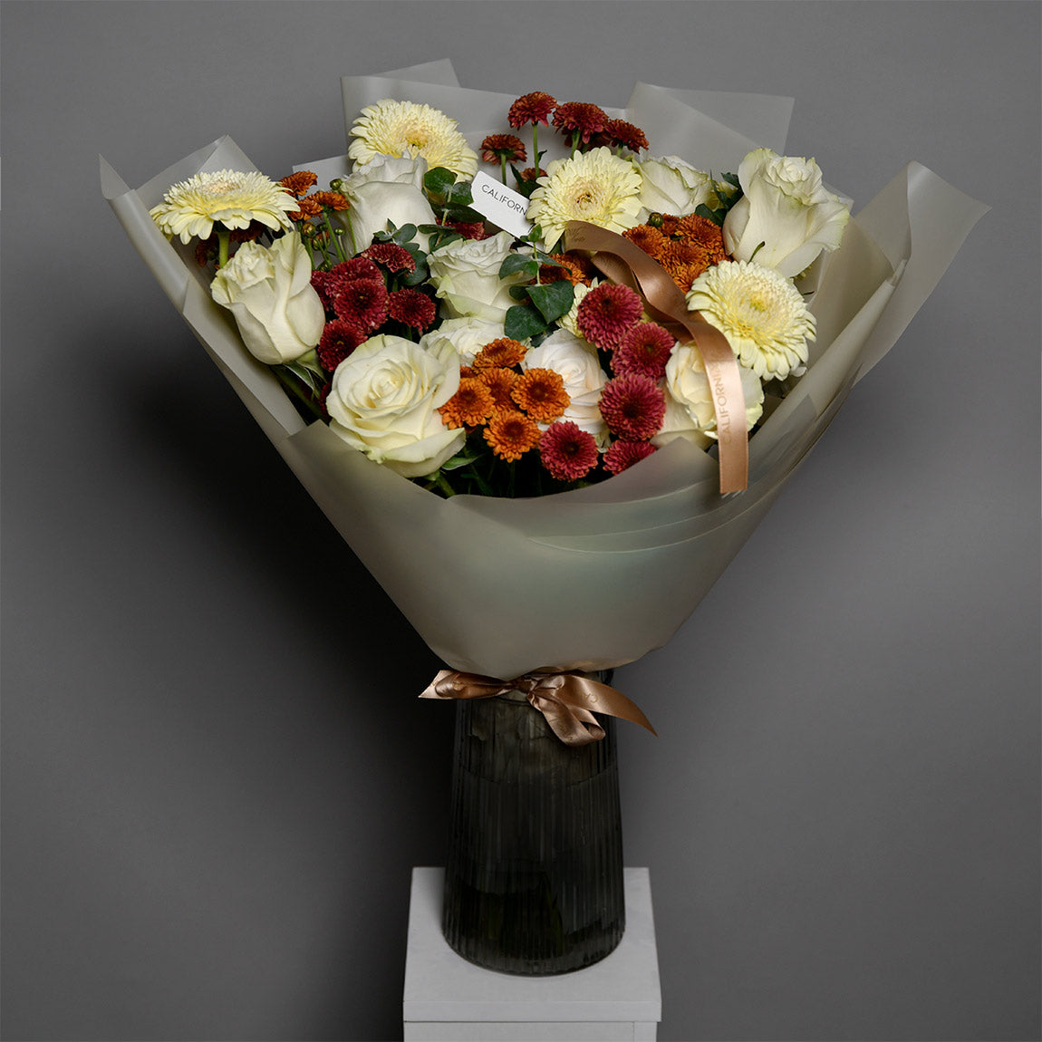 Buchet santini si trandafiri albi, 3, Californiaflowers.ro