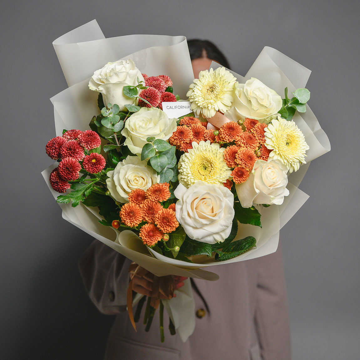 Buchet santini si trandafiri albi, 4, Californiaflowers.ro