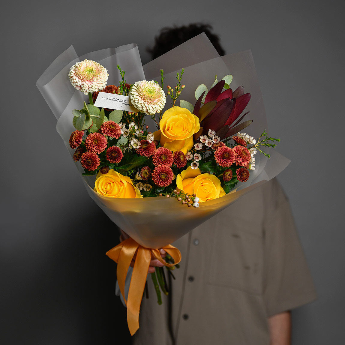 Buchet trandafiri galbeni si santini, 6, Californiaflowers.ro