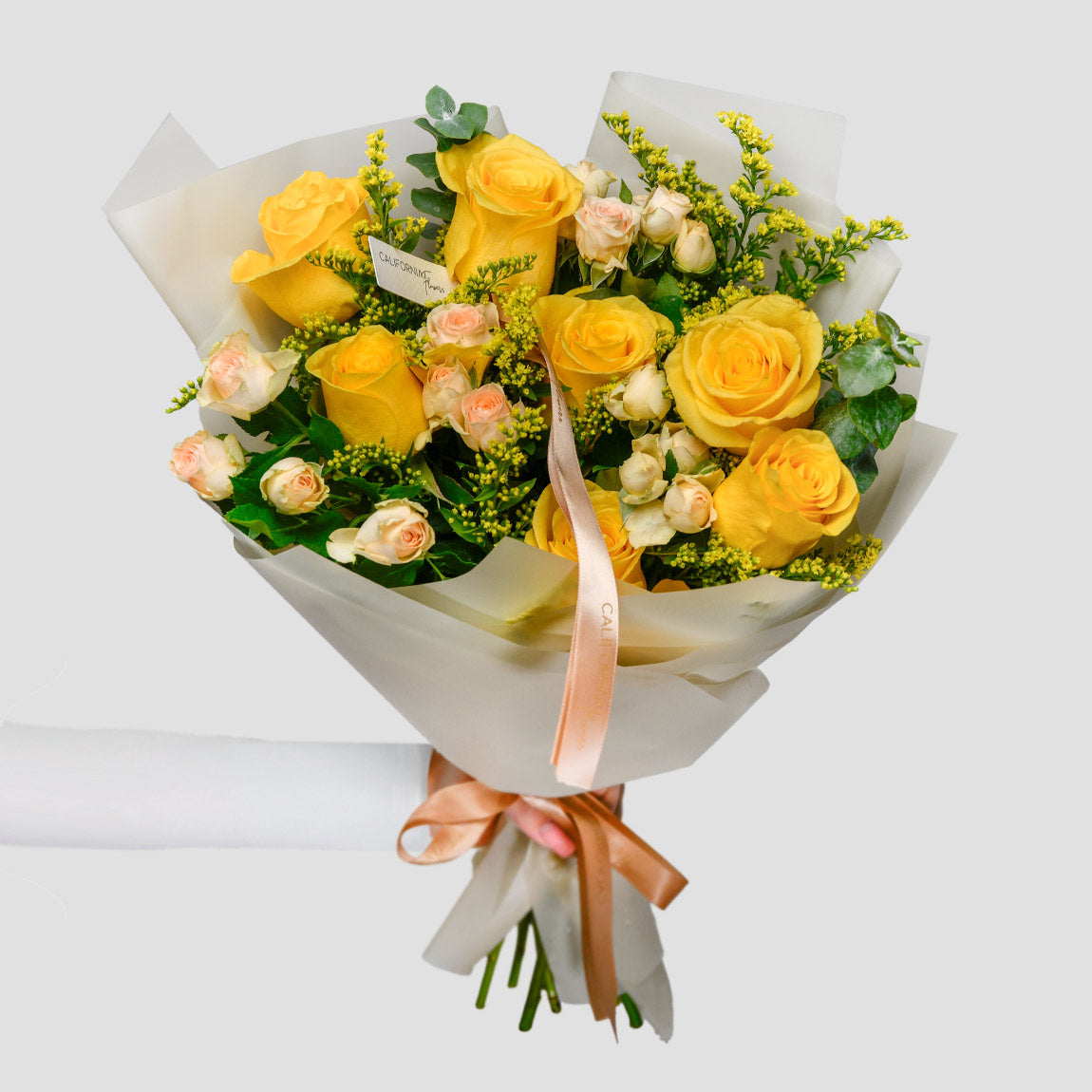 Buchet trandafiri galbeni si solidago, 10, Californiaflowers.ro