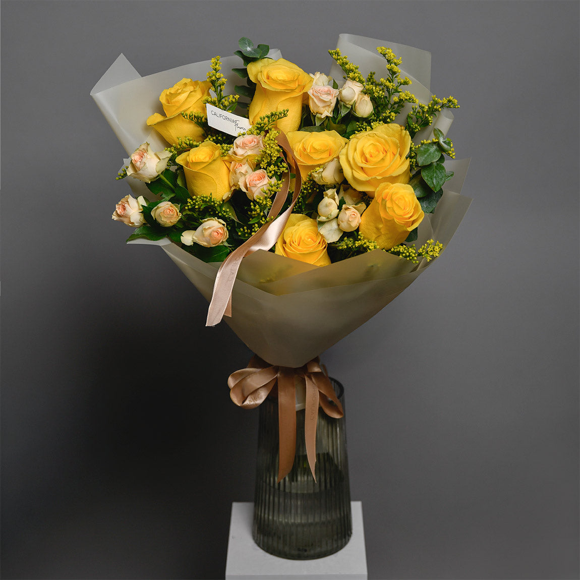 Buchet trandafiri galbeni si solidago, 9, Californiaflowers.ro