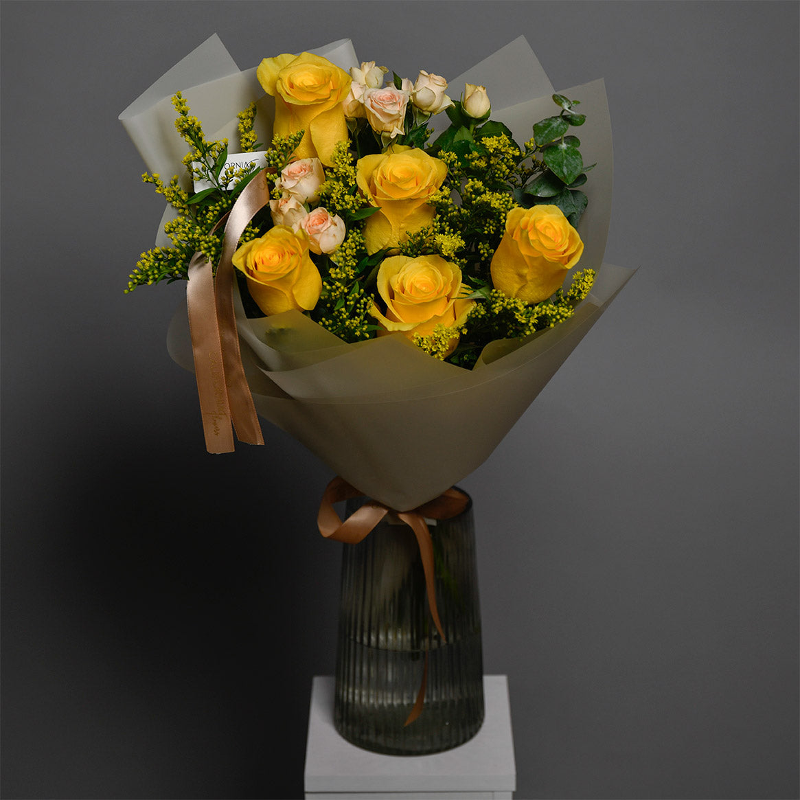 Buchet trandafiri galbeni si solidago, 7, Californiaflowers.ro