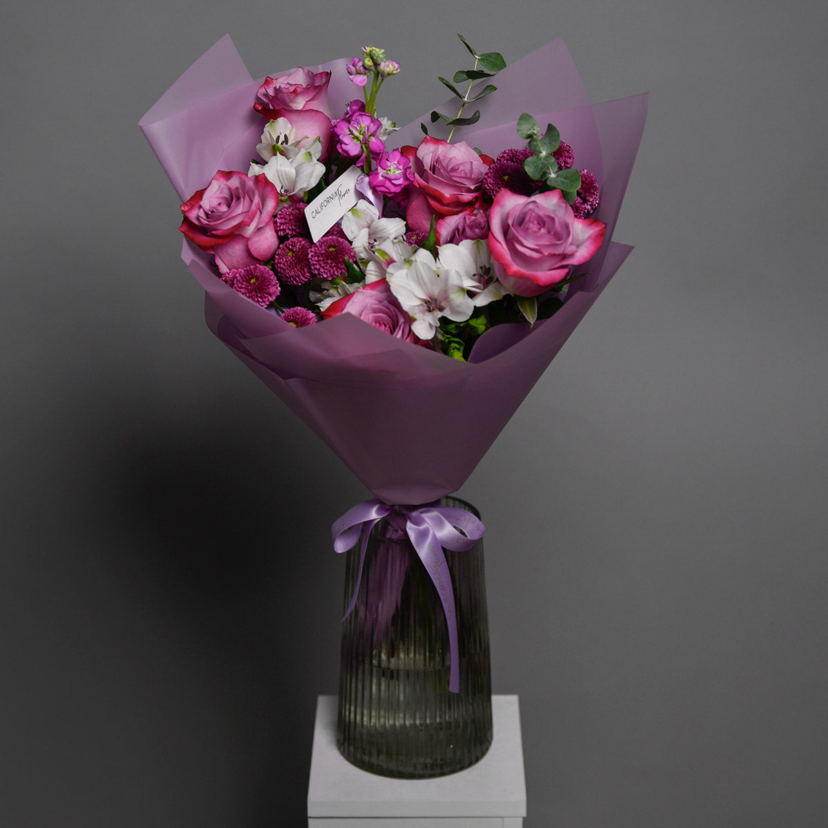 Buchet trandafiri mov si alstroemeria, 8, Californiaflowers.ro