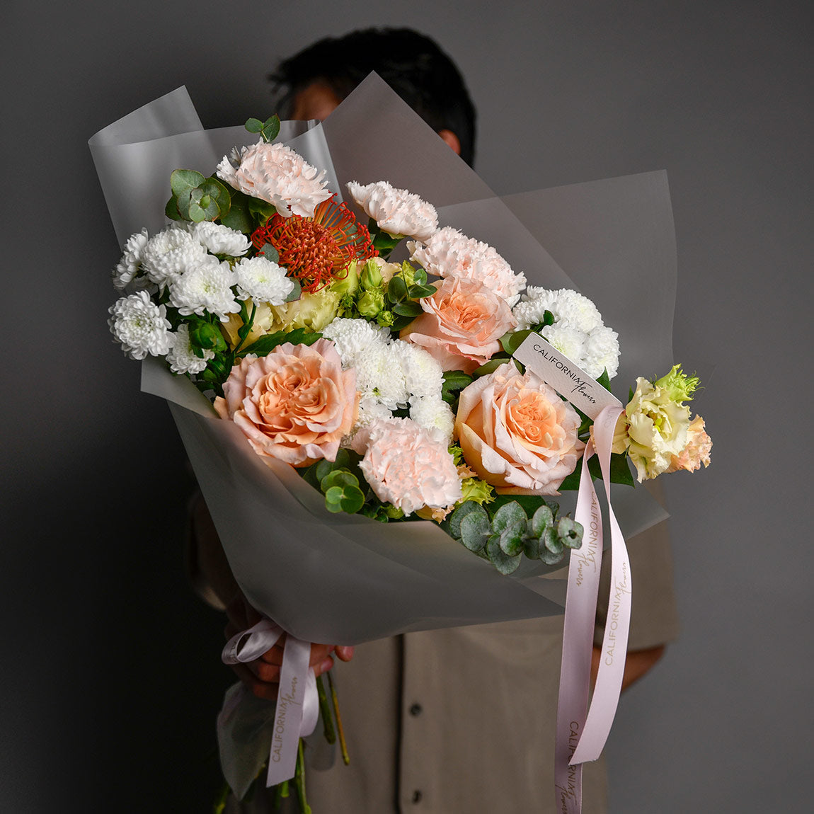 Buchet trandafiri peach, dianthus si santini, 5, Californiaflowers.ro