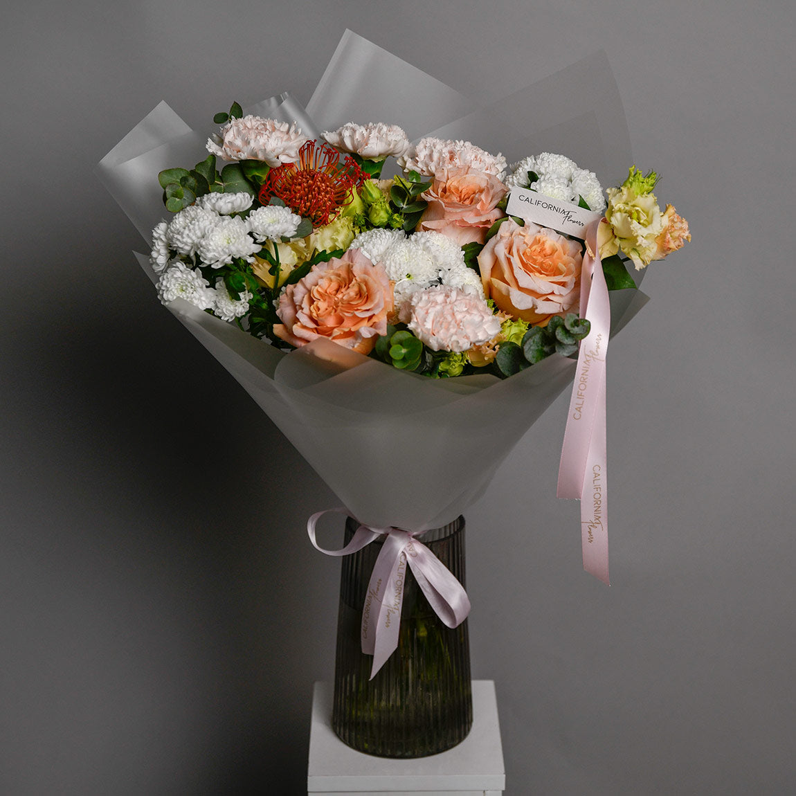Buchet trandafiri peach, dianthus si santini, 7, Californiaflowers.ro