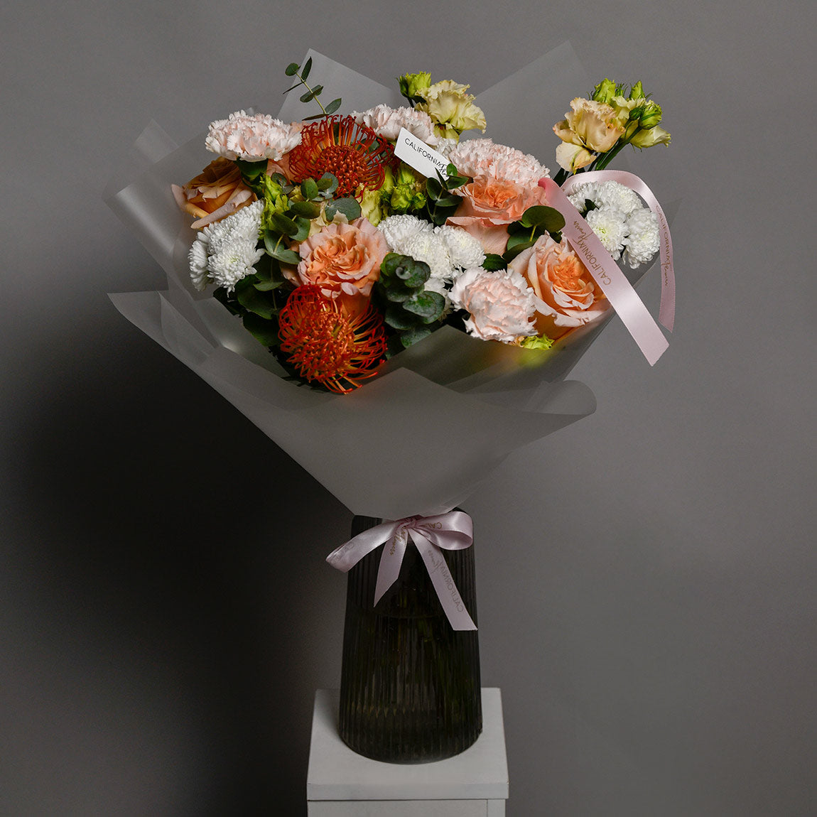 Buchet trandafiri peach, dianthus si santini, 8, Californiaflowers.ro