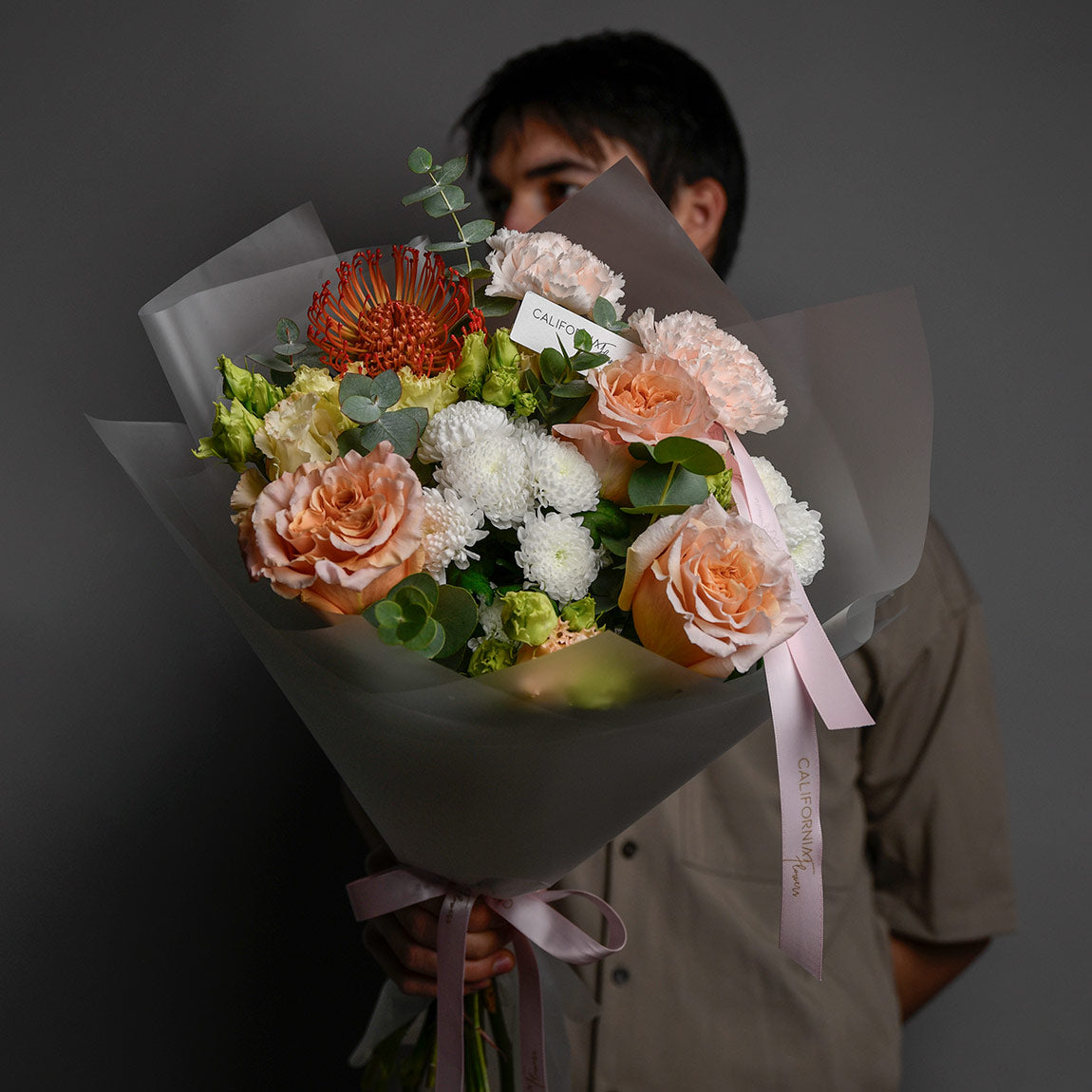 Buchet trandafiri peach, dianthus si santini, 6, Californiaflowers.ro