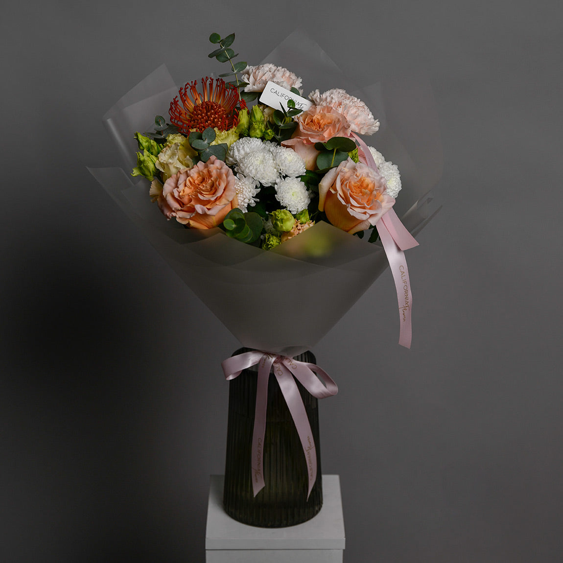 Buchet trandafiri peach, dianthus si santini, 9, Californiaflowers.ro