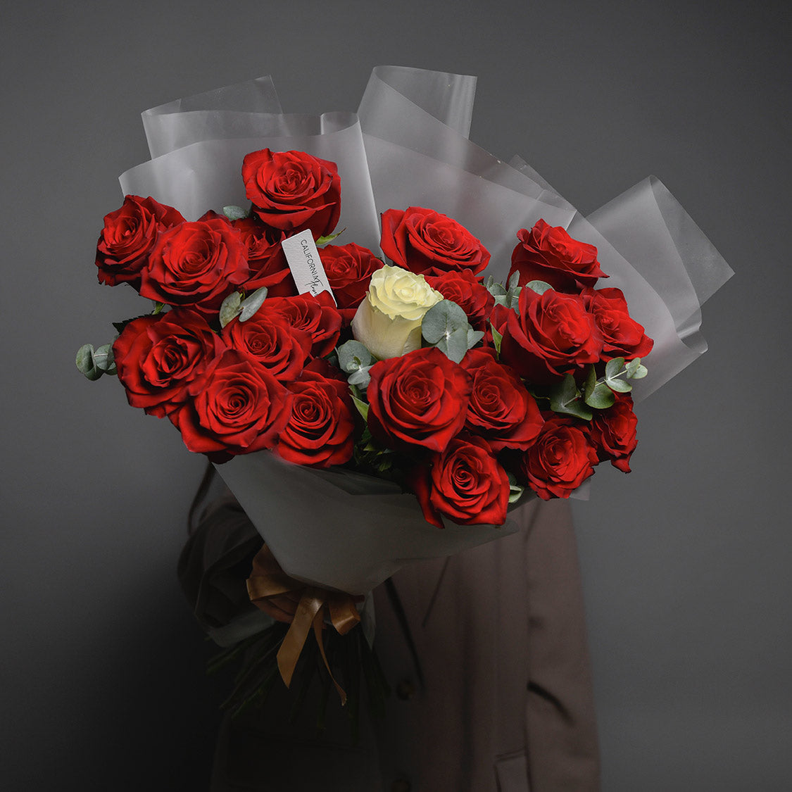 Buchet trandafiri rosii si alb, 4, Californiaflowers.ro
