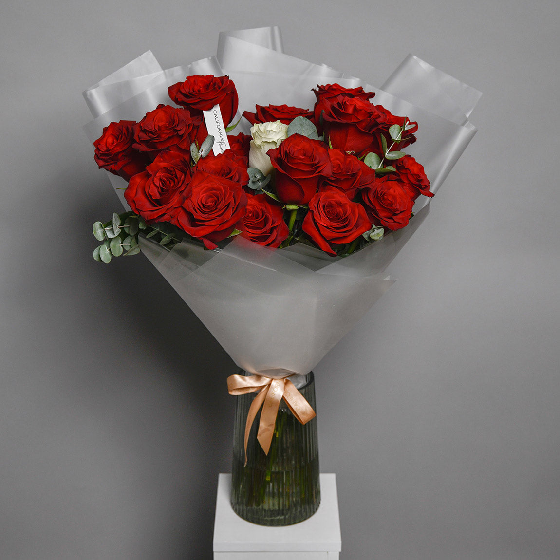 Buchet trandafiri rosii si alb, 5, Californiaflowers.ro