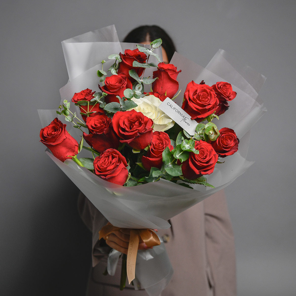 Buchet trandafiri rosii si alb, 3, Californiaflowers.ro