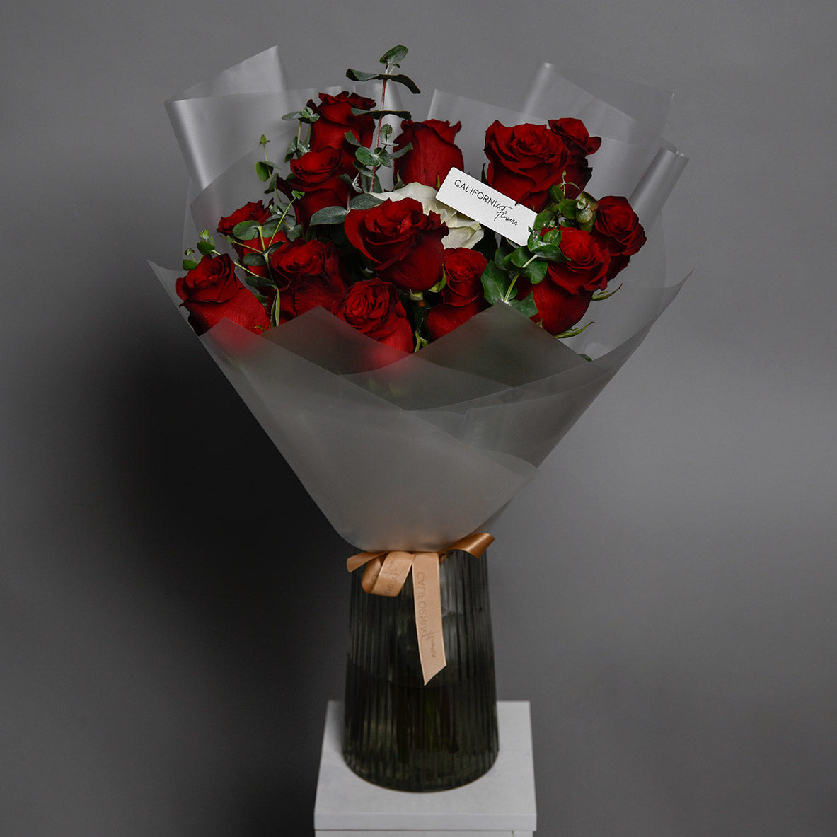 Buchet trandafiri rosii si alb, 7, Californiaflowers.ro