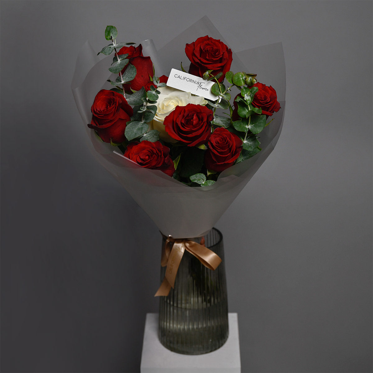 Buchet trandafiri rosii si alb, 9, Californiaflowers.ro