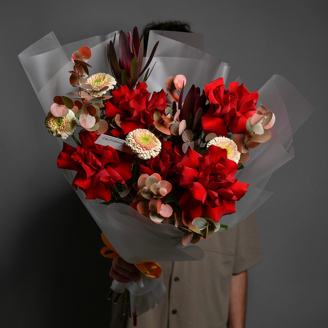 Buchet trandafiri rosii si gerbera crem, 5, Californiaflowers.ro