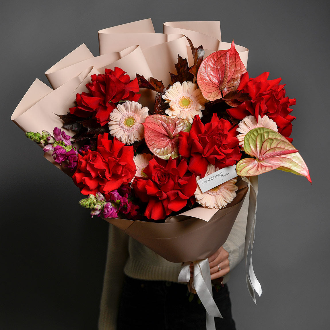 Buchet trandafiri rosii, gerbera si alstroemeria, 8, Californiaflowers.ro