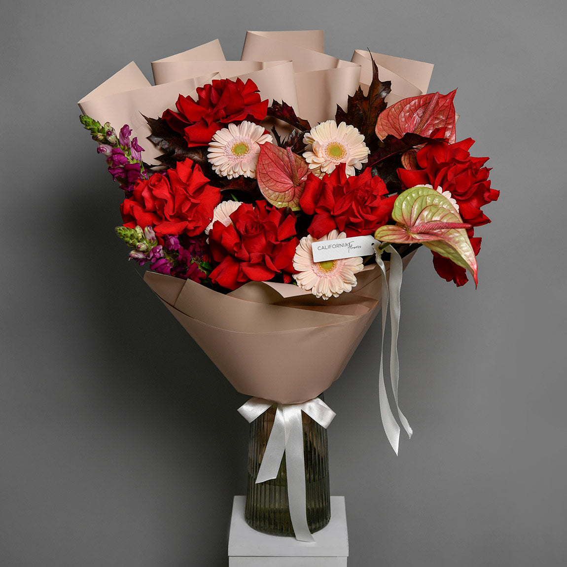Buchet trandafiri rosii, gerbera si alstroemeria, 7, Californiaflowers.ro