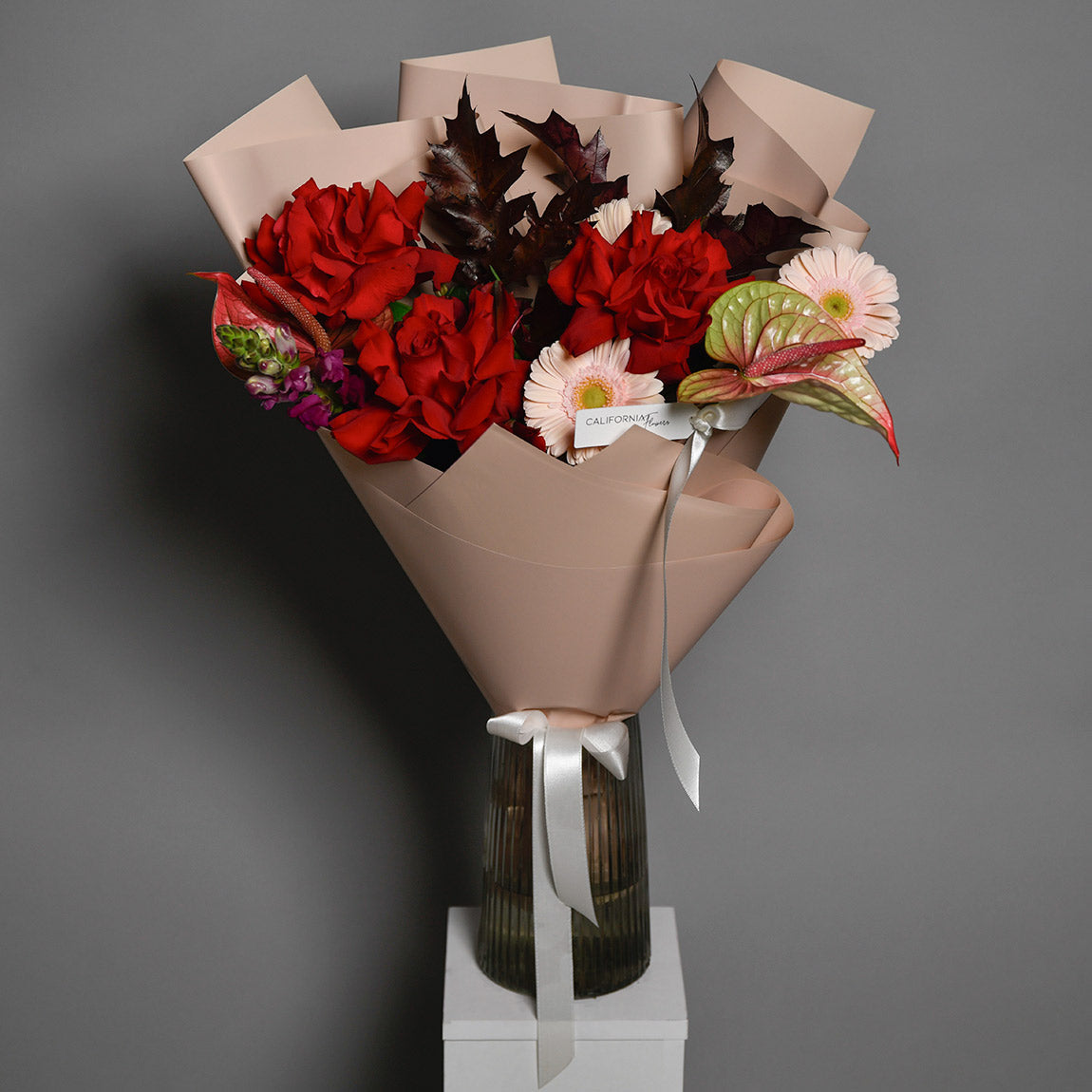 Buchet trandafiri rosii, gerbera si alstroemeria, 3, Californiaflowers.ro