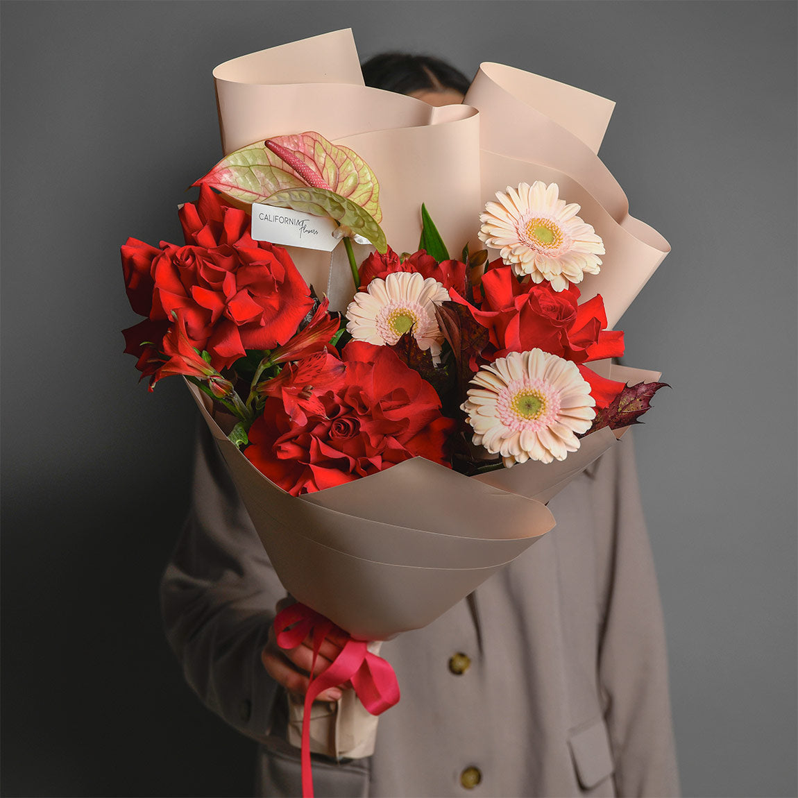Buchet trandafiri rosii, gerbera si alstroemeria, 6, Californiaflowers.ro