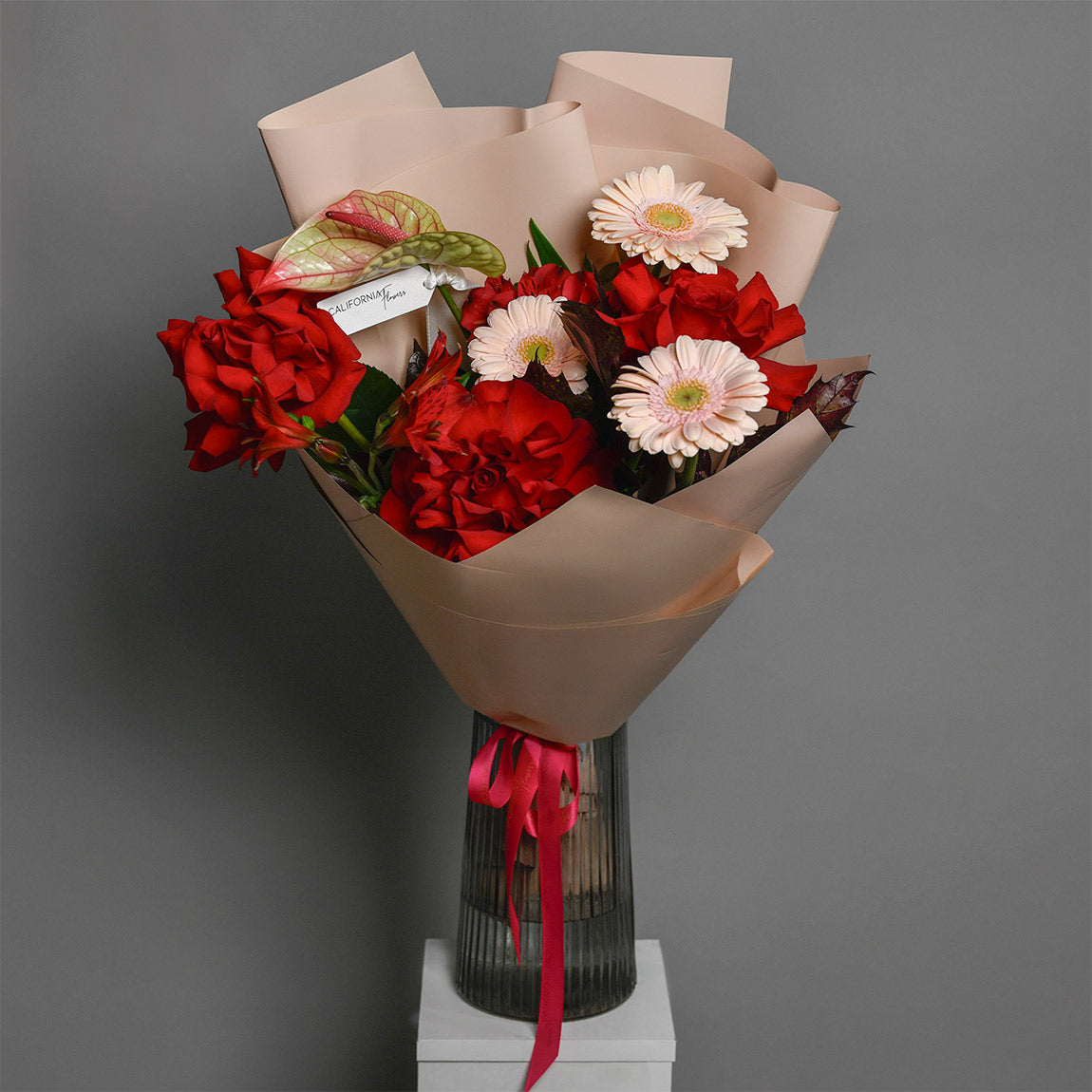 Buchet trandafiri rosii, gerbera si alstroemeria, 5, Californiaflowers.ro