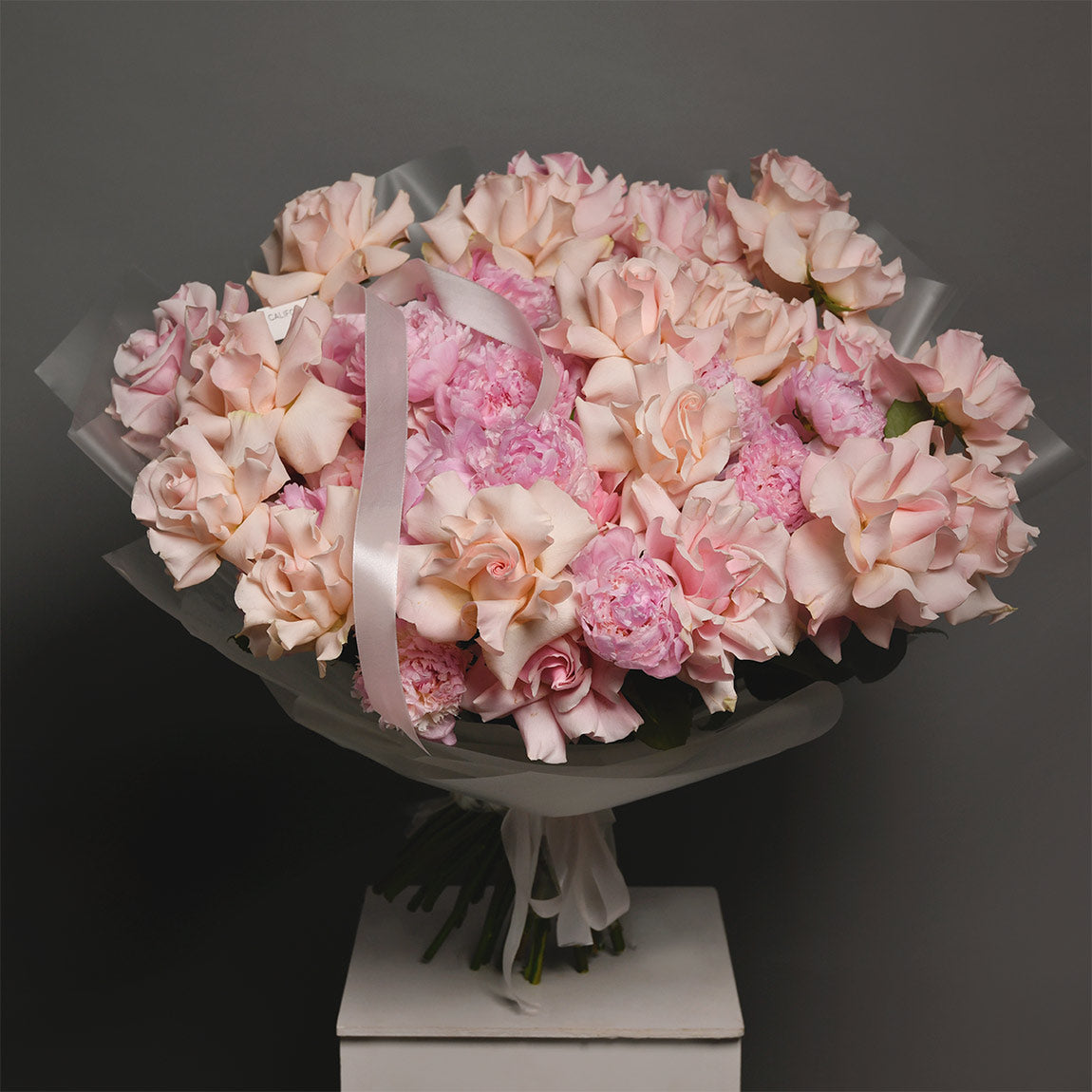 Buchet trandafiri roz speciali si bujori, 3, Californiaflowers.ro