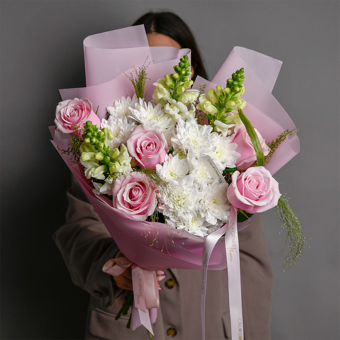 Buchet trandafiri si crizanteme albe, 5, Californiaflowers.ro
