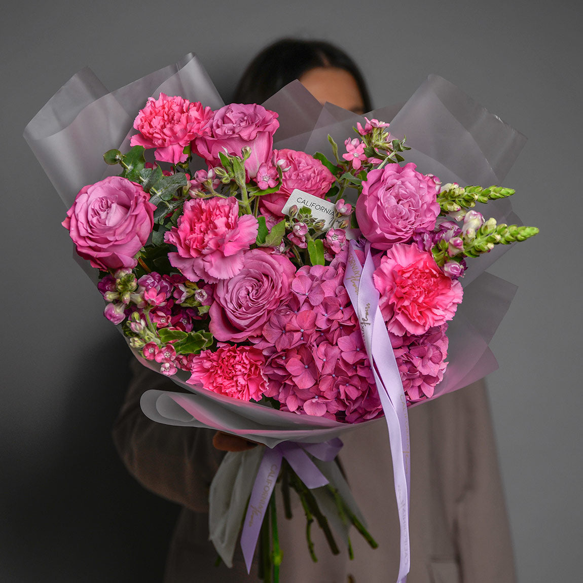 Buchete de flori - California Flowers, Buchet trandafiri si hortensie fucsia, Californiaflowers.ro