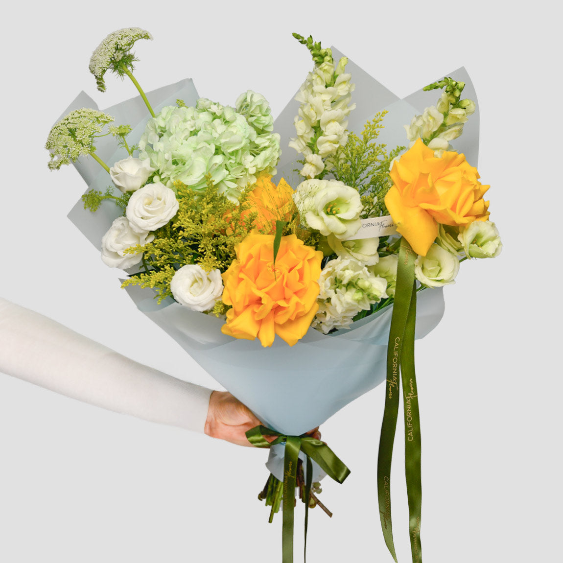 Livrare flori Bucuresti - California Flowers, Buchet trandafiri speciali galbeni, lisianthus si hortensie, Californiaflowers.ro