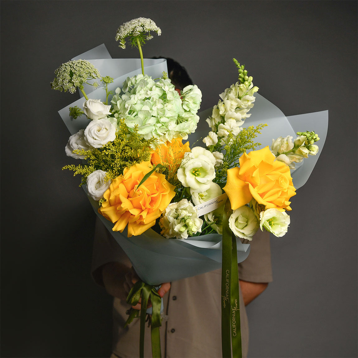 Livrare flori Bucuresti - California Flowers, Buchet trandafiri speciali galbeni, lisianthus si hortensie, Californiaflowers.ro