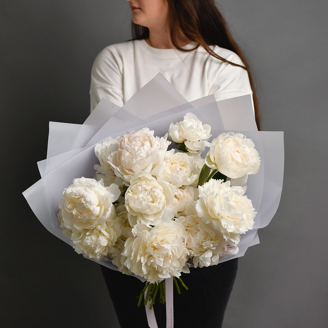 Buchet 25 bujori naturali albi, 3, Californiaflowers.ro