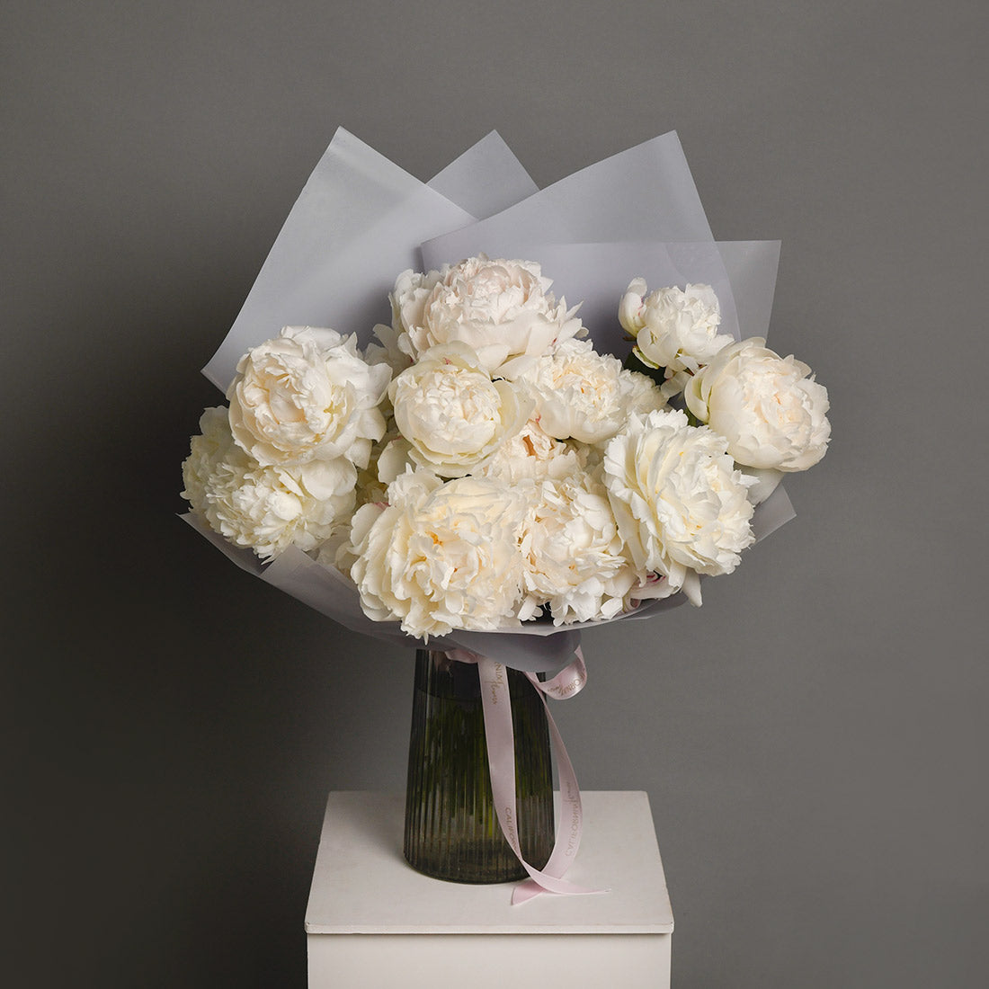 Buchet 25 bujori naturali albi, 4, Californiaflowers.ro