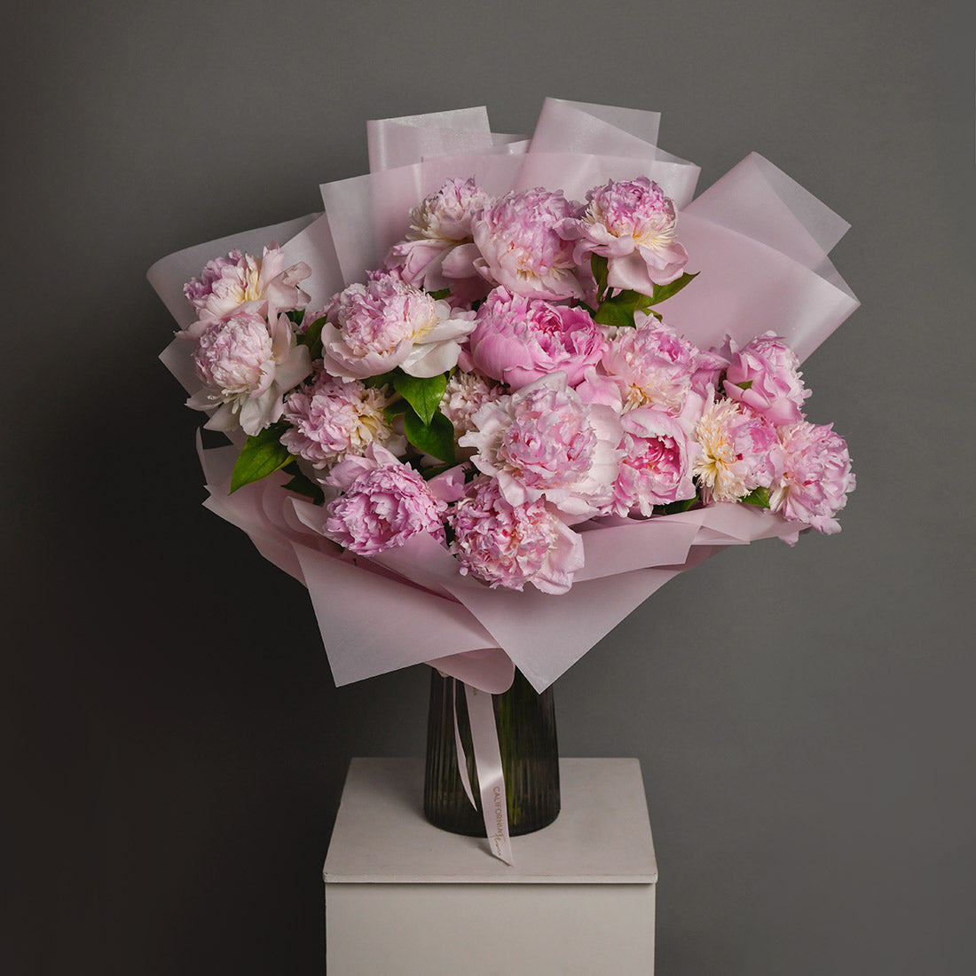 Buchet 25 bujori naturali roz, 3, Californiaflowers.ro