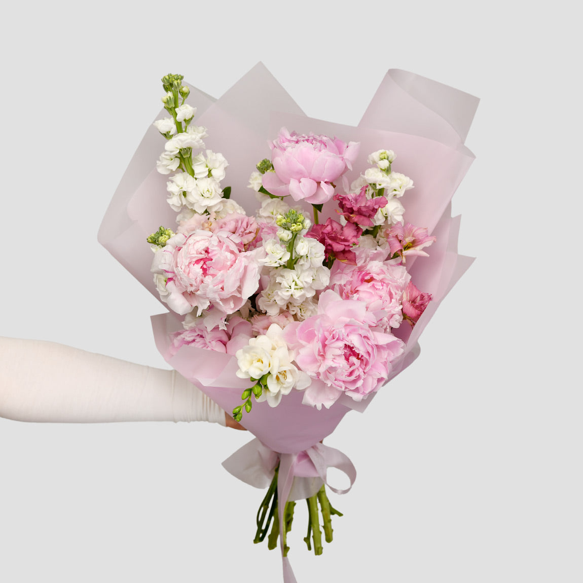 Buchete bujori - California Flowers, Buchet bujori naturali roz, frezii si lisianthus, Californiaflowers.ro