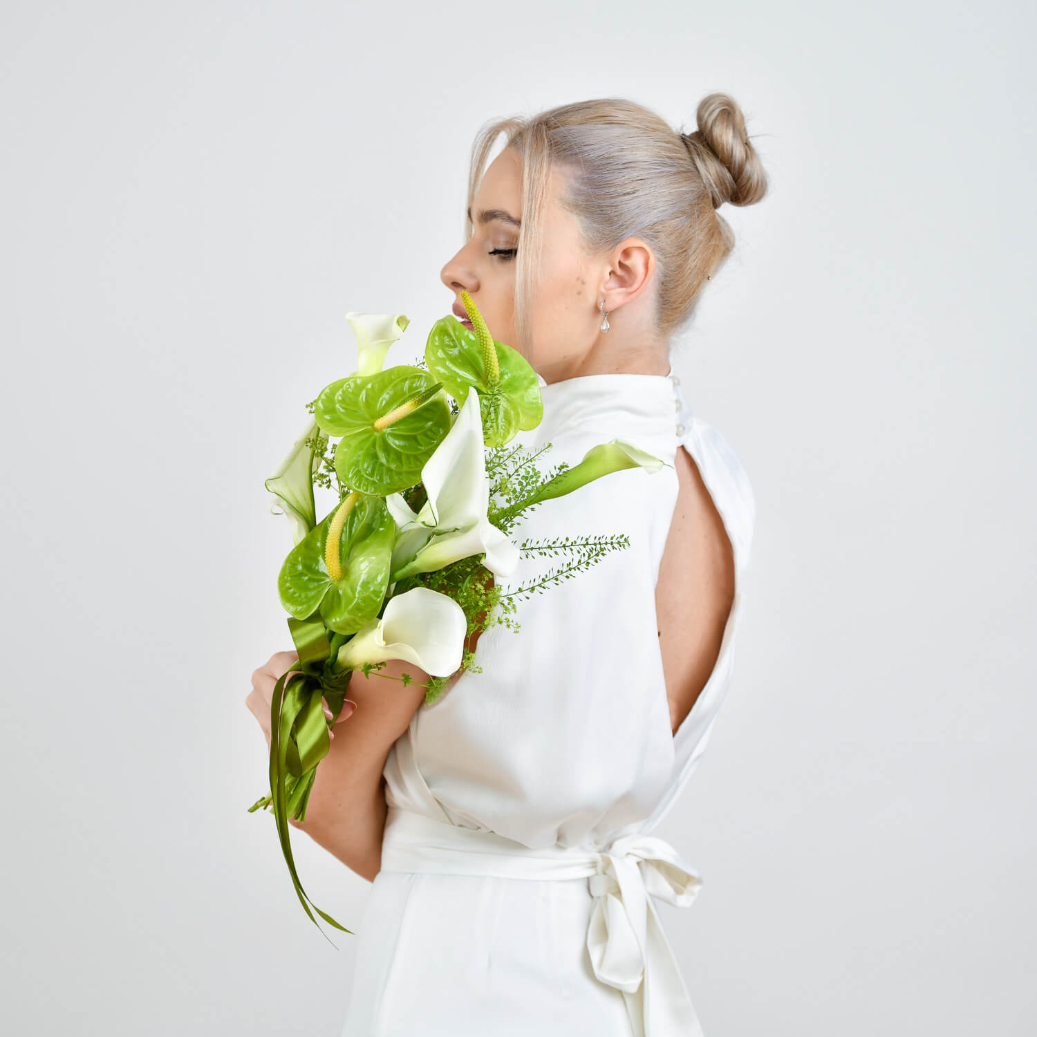 Buchete mireasa si nasa - California Flowers, Buchet de mireasa cu anthurium verde si cale, Californiaflowers.ro