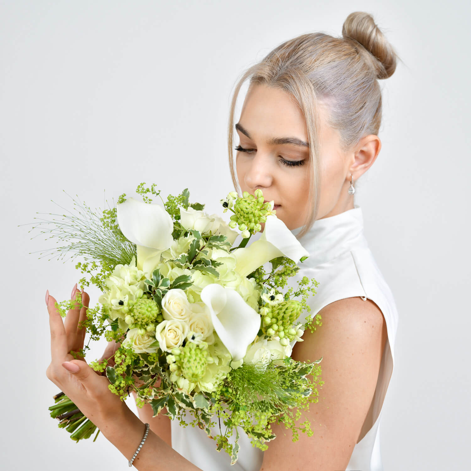 Buchet de mireasa cu cale si miniroze, 3, Californiaflowers.ro