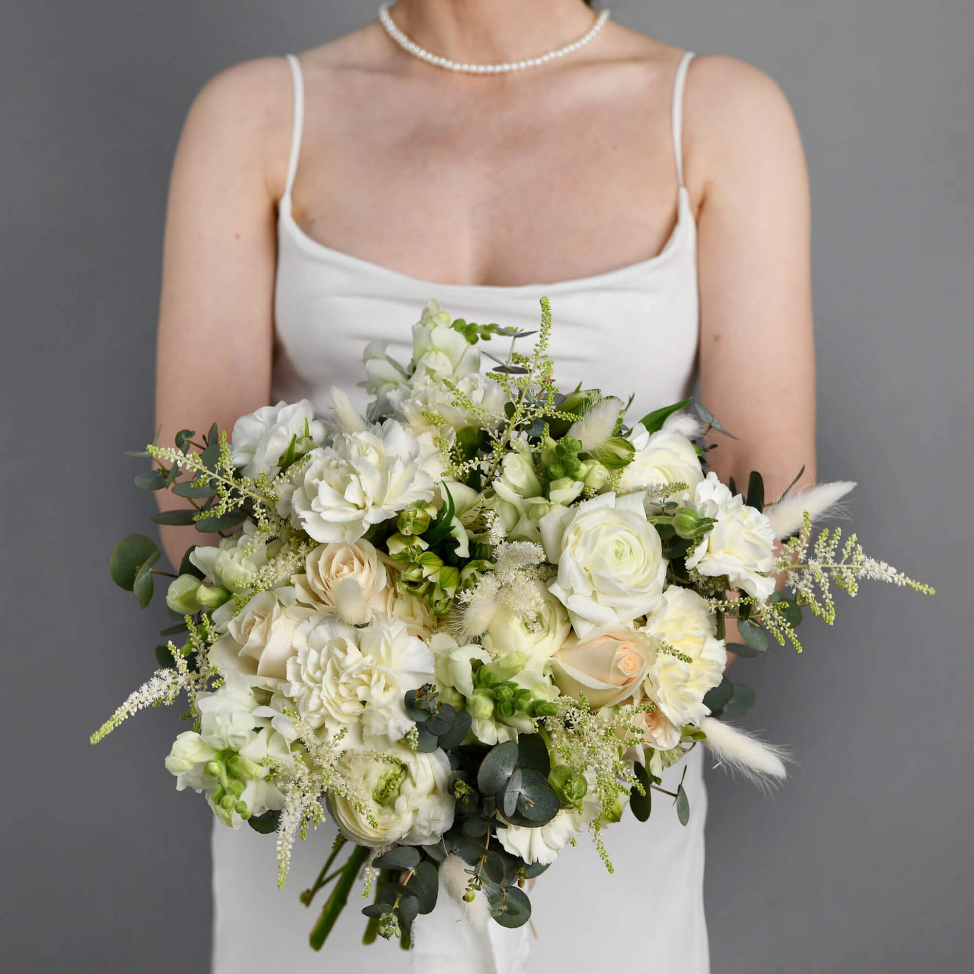 Buchete mireasa si nasa - California Flowers, Buchet de mireasa cu ranunculus si astilbe, Californiaflowers.ro