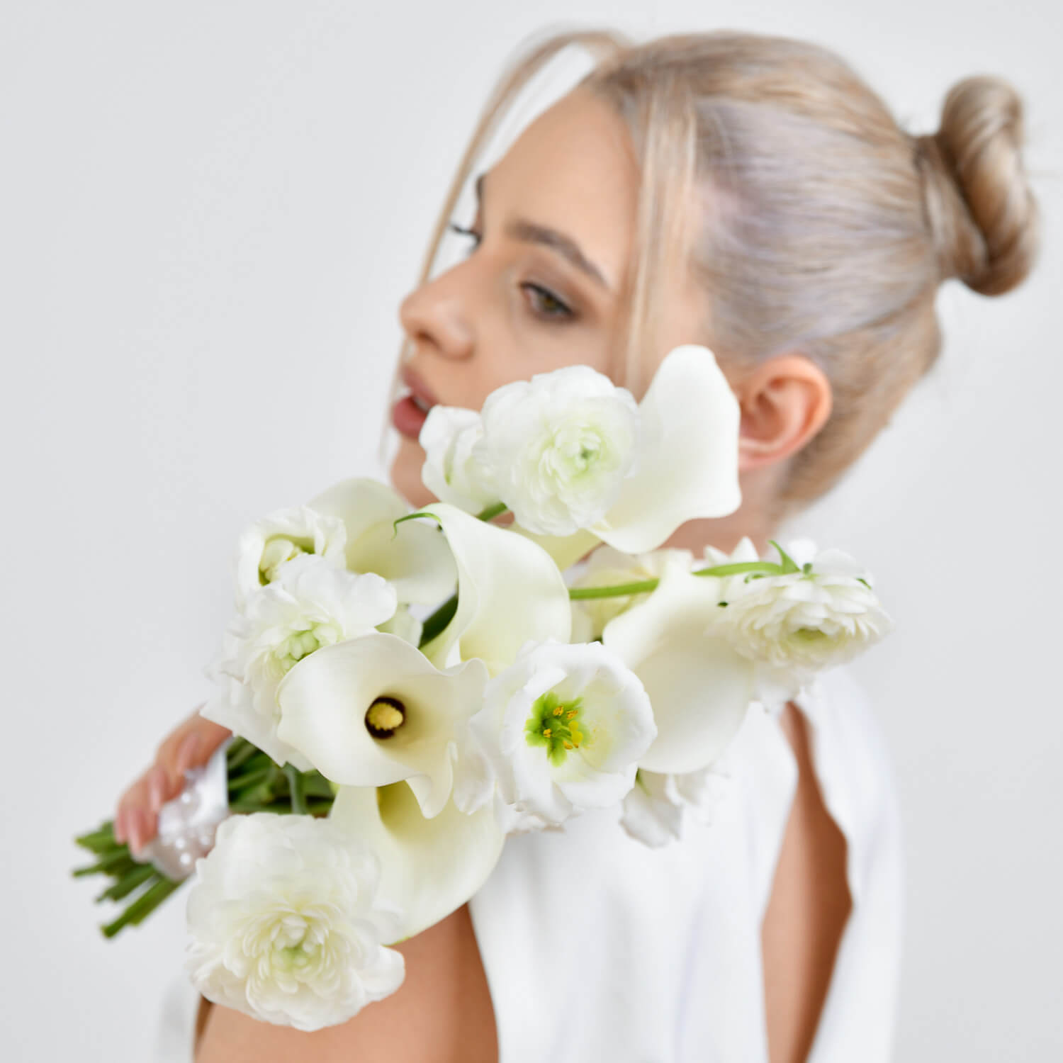 Buchet de mireasa cu ranunculus si lisianthus, 4, Californiaflowers.ro