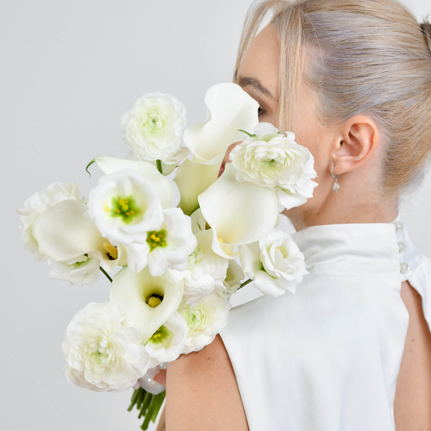 Buchet de mireasa cu ranunculus si lisianthus, 5, Californiaflowers.ro