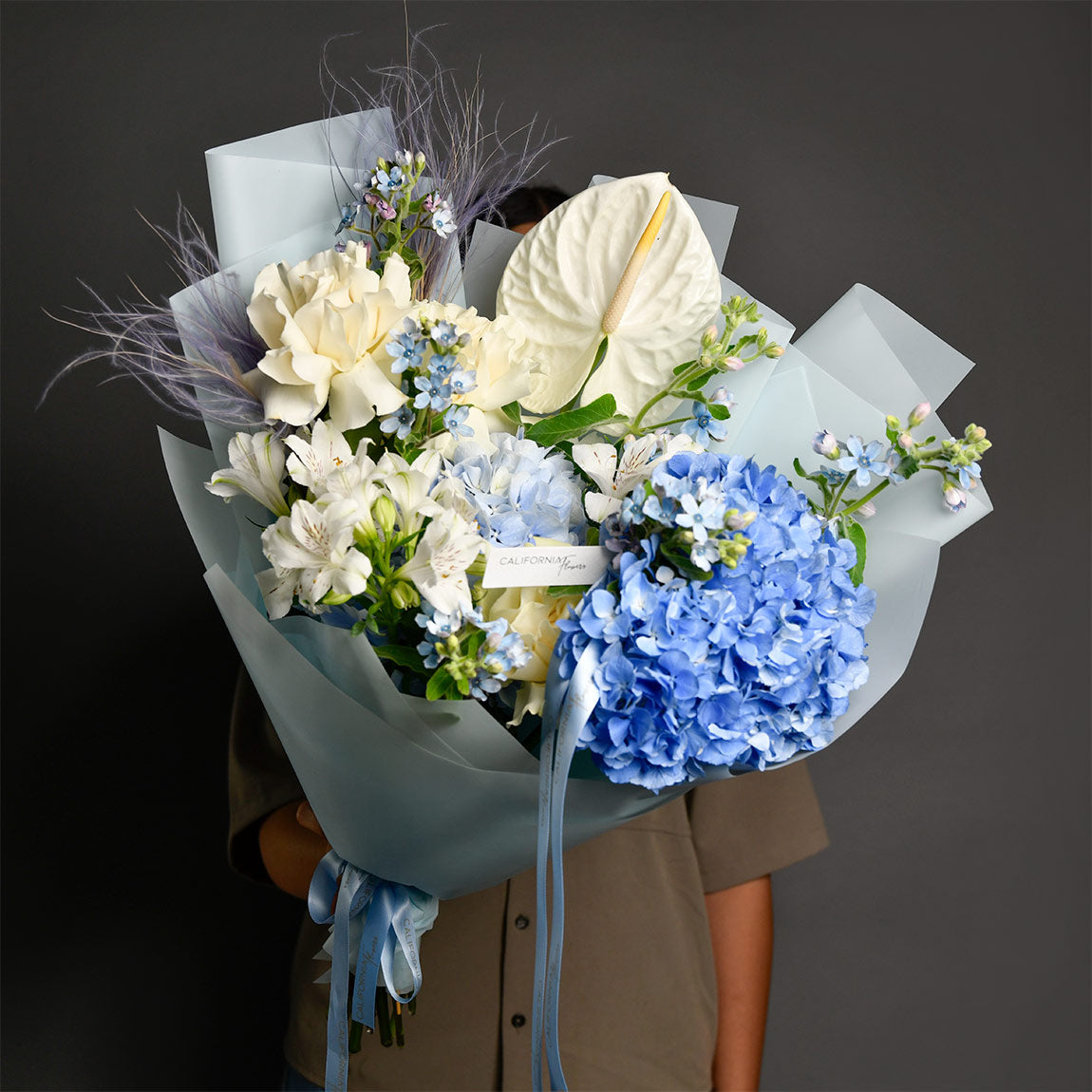 Livrare flori Bucuresti - California Flowers, Buchet hortensie, anthurium si trandafiri speciali, Californiaflowers.ro