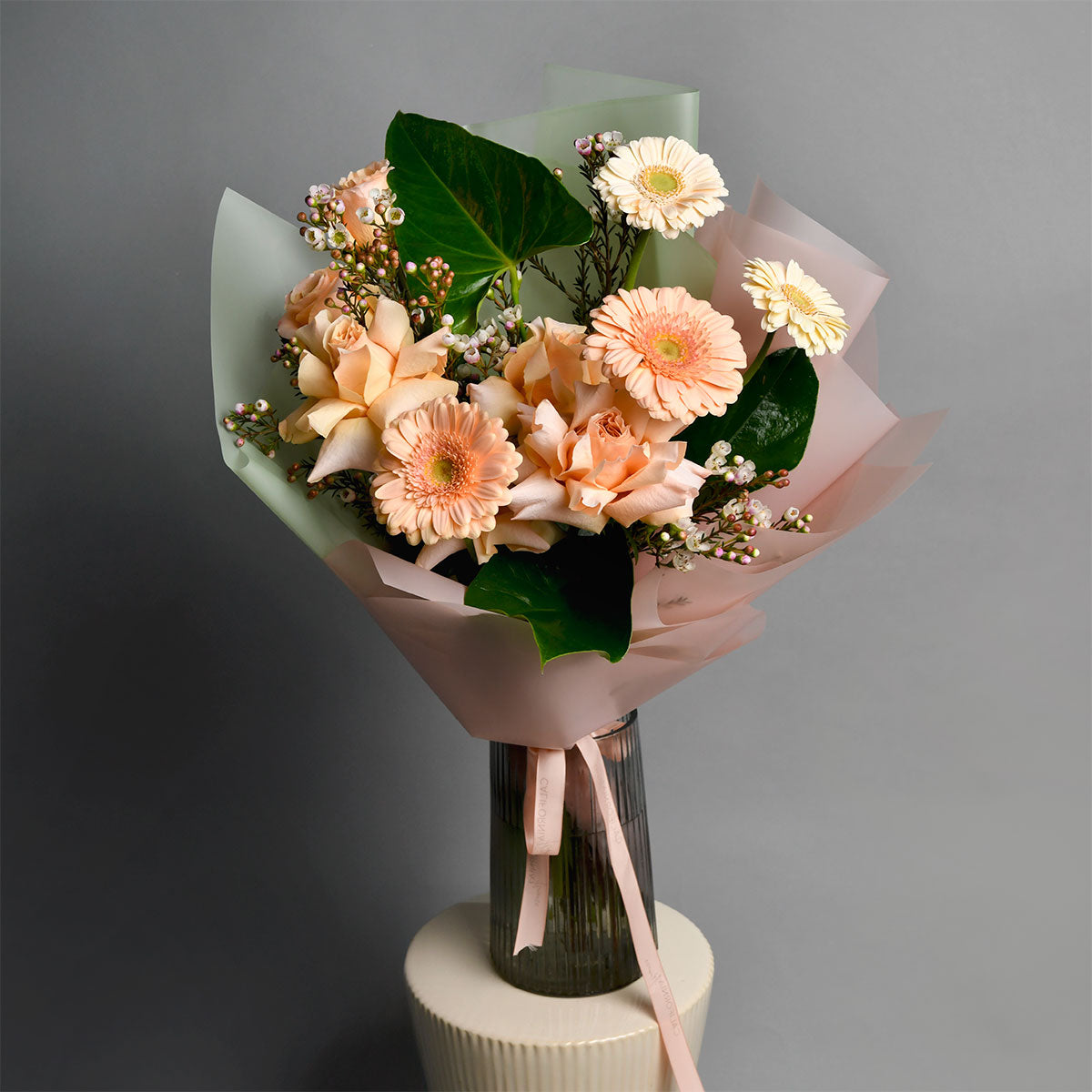 Buchet trandafir special peach, gerbera si wax, 3, Californiaflowers.ro