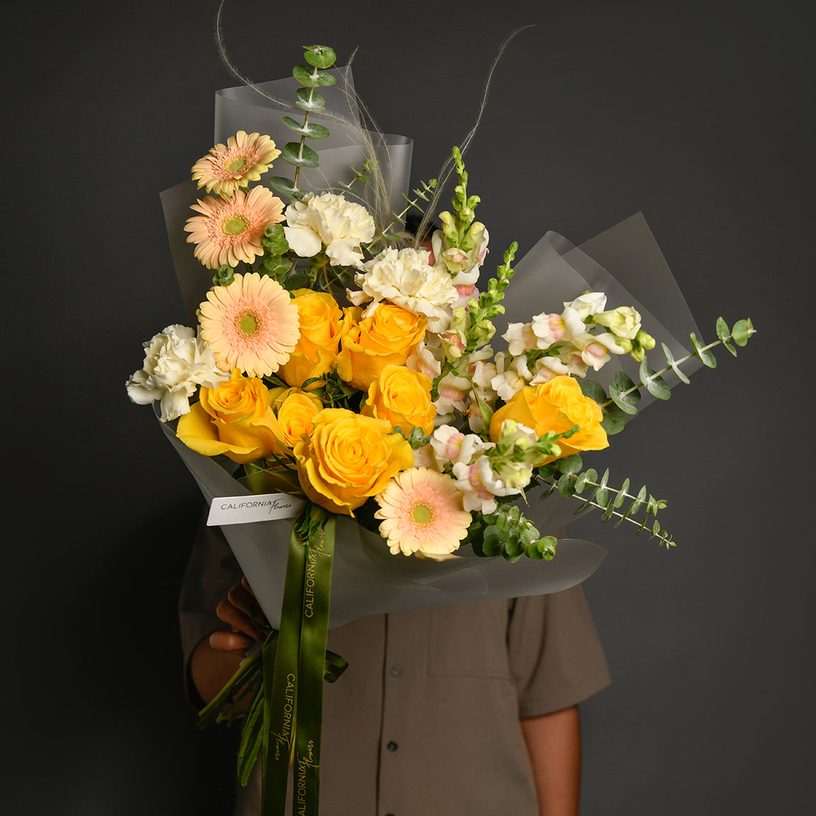 Flori pentru mama - California Flowers, Buchet trandafiri galbeni, gerbera si antirrhinum, Californiaflowers.ro